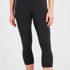 Athleta Accelerate Capri LT Women's Black Cropped Leggings